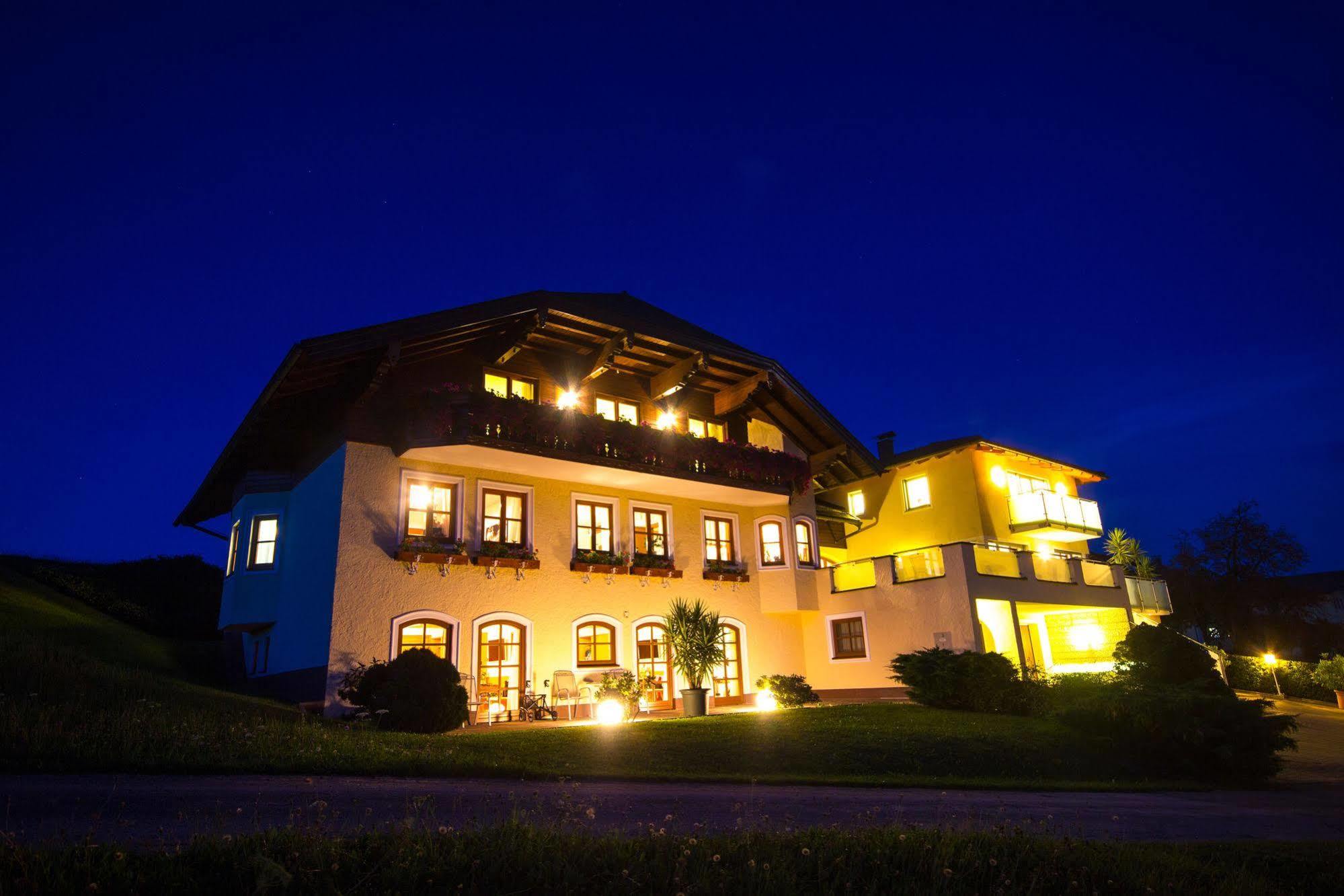 Gaestehaus Stabauer Mondsee Buitenkant foto